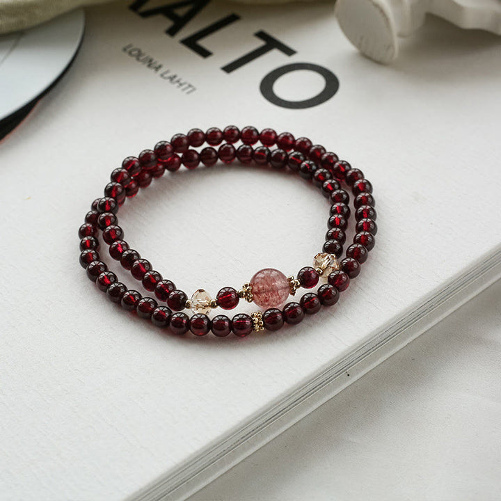 Pulsera de doble vuelta con estabilidad de cuarzo fresa y granate natural chapada en oro de 14 quilates con Buddha Stones