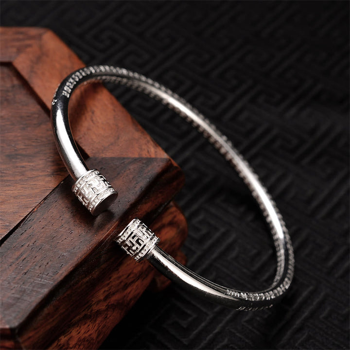 Brazalete de cobre blanco con diseño de esvástica grabado en Sutra del corazón