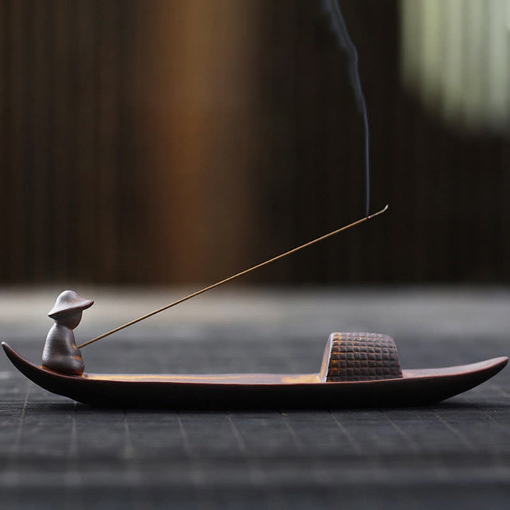 Quemador de incienso curativo de cerámica con Buddha Stones , un pescador solitario a flote