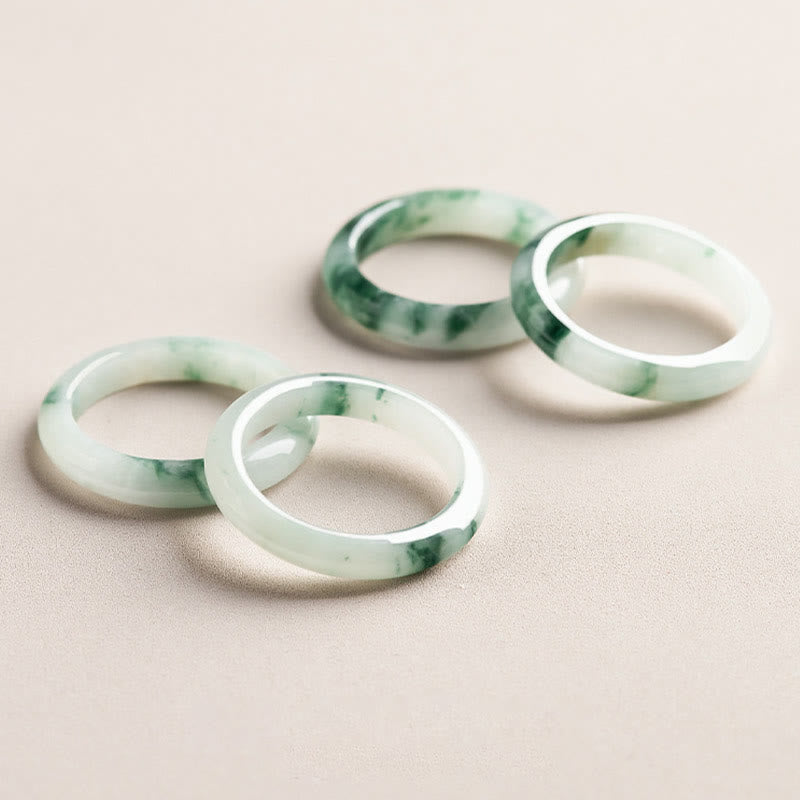 Anillo de abundancia de suerte de jade verde natural con Buddha Stones