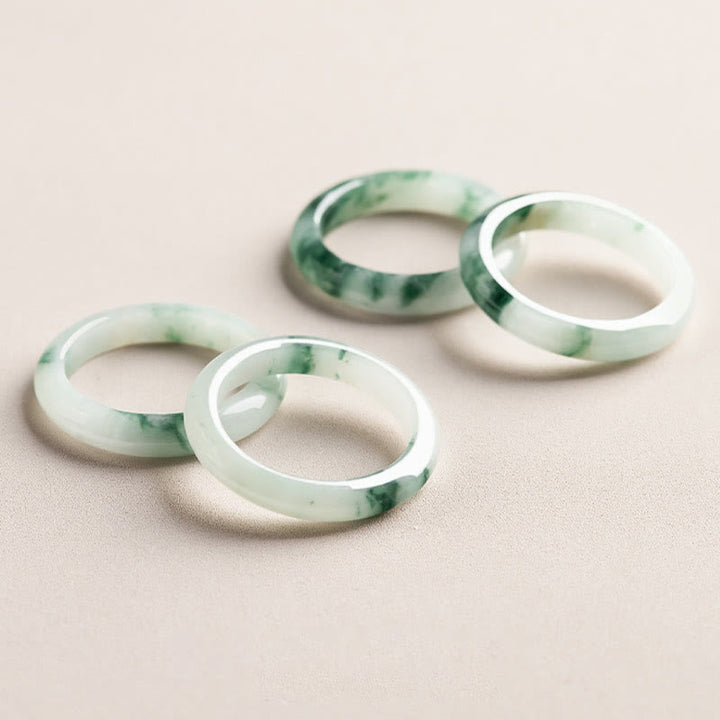 Anillo de abundancia de suerte de jade verde natural con Buddha Stones
