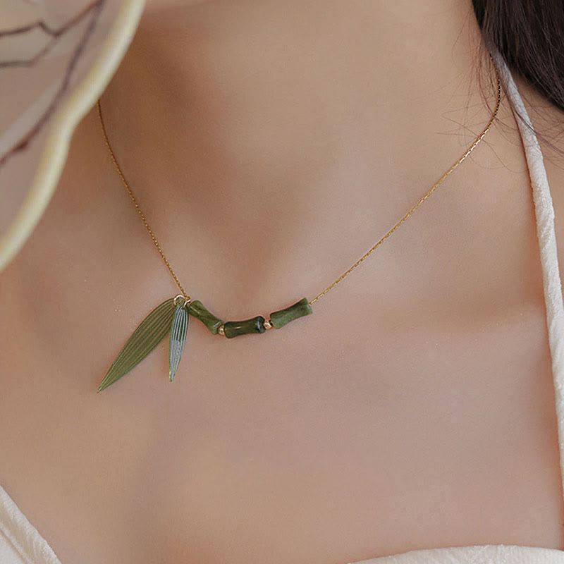 Colgante de collar de riqueza con diseño de jade y hoja de bambú de Buddha Stones
