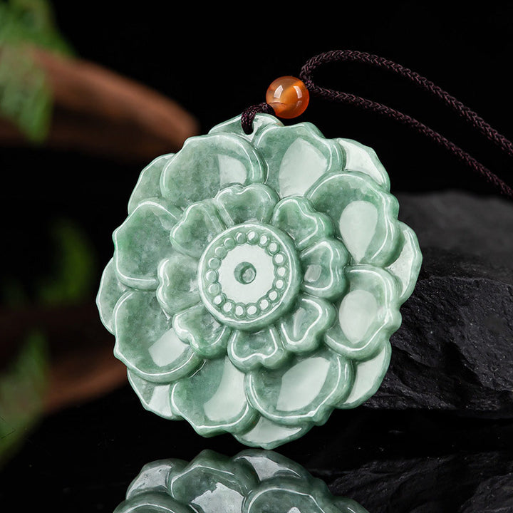Colgante de collar de prosperidad de la suerte de jade con patrón de loto de Buddha Stones