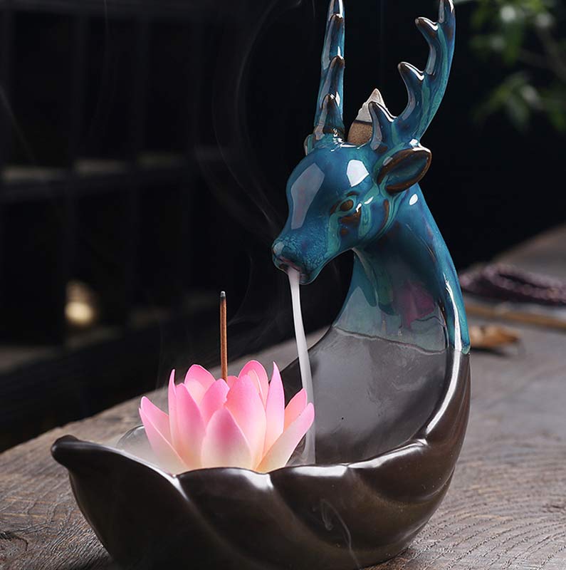 Quemador de incienso de meditación de loto de cerámica con pequeños ciervos de piedras de Buddha Stones , decoración
