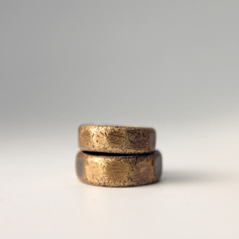 Anillo de riqueza esmerilado de latón y cobre de diseño simple tibetano