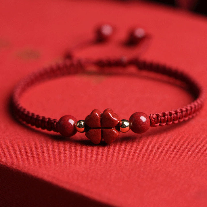 Pulsera de hilo rojo con Buddha Stones, trébol de cuatro hojas, flor de cinco pétalos, bendición de cinabrio