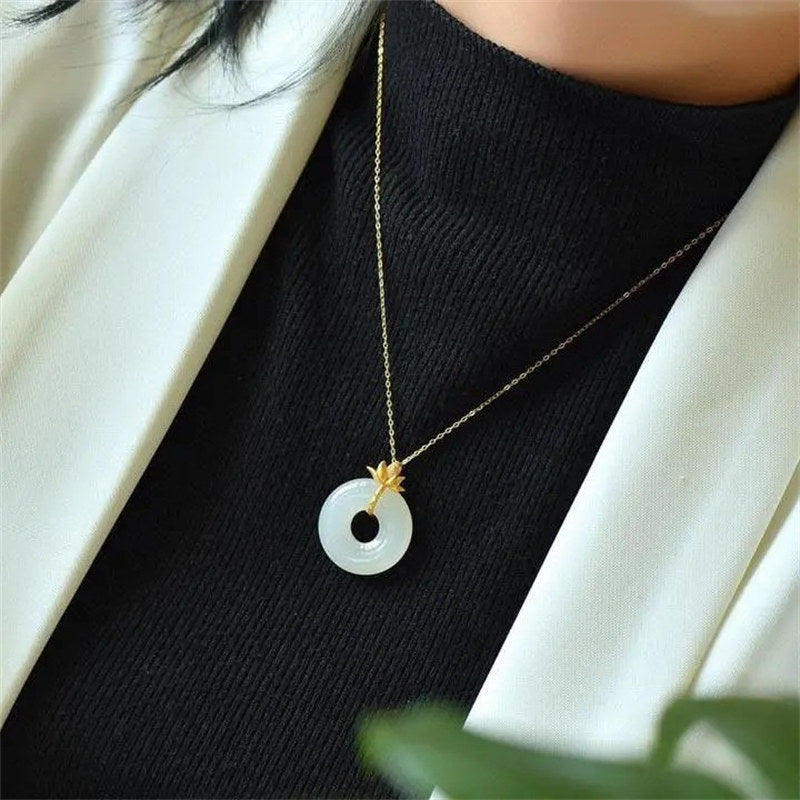 Colgante de collar de armonía de loto de jade blanco - image 3