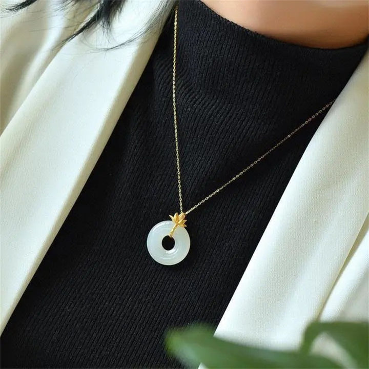 Colgante de collar de armonía de loto de jade blanco - image 3