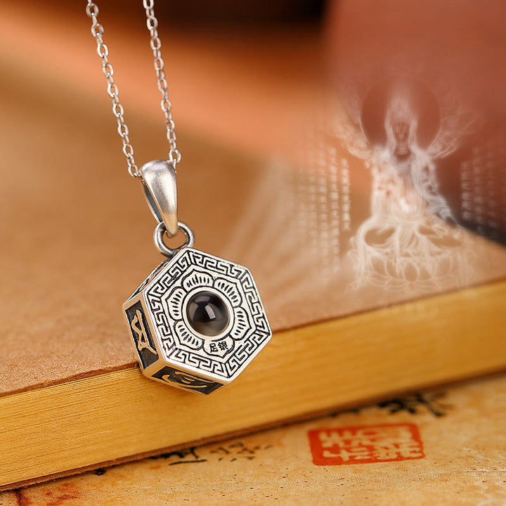 Collar con colgante de plata de ley 990 con Buddha Stones tibetanas Om Mani Padme Hum Lotus Love Projection