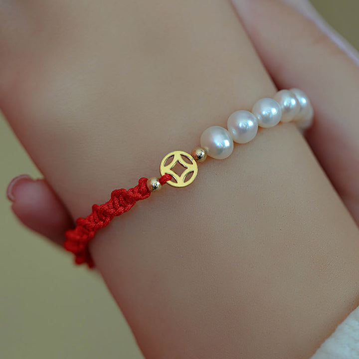 Pulsera de hilo rojo trenzada con protección de la suerte y perlas chapadas en oro de 14 quilates