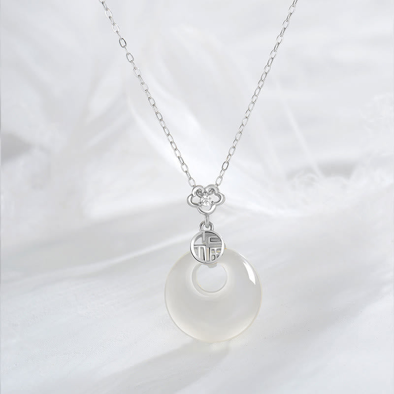 Colgante de plata de ley 925 con Buddha Stones y ágata blanca con el símbolo de la suerte y la felicidad