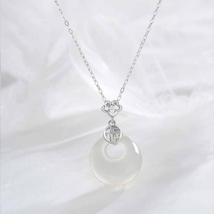 Colgante de plata de ley 925 con Buddha Stones y ágata blanca con el símbolo de la suerte y la felicidad
