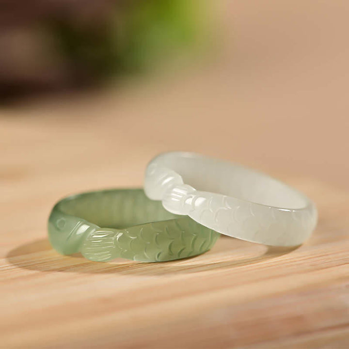 Anillo de suerte con éxito de pez koi, jade blanco hetiano, jade cian y jade