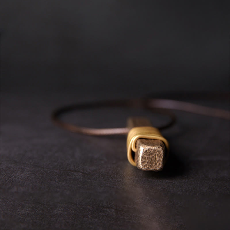 Colgante de collar de riqueza de cobre con diseño texturizado vintage de Buddha Stones