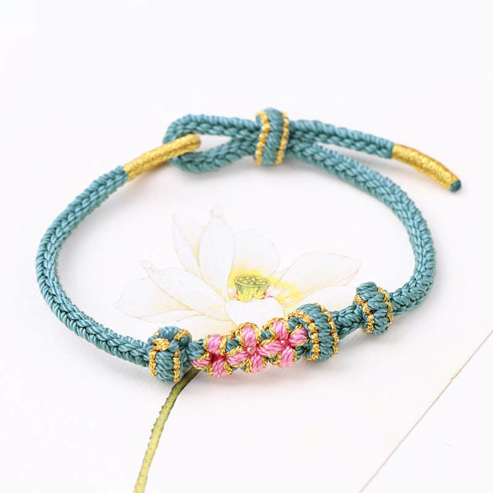 Pulsera de cuerda trenzada de ocho hebras de la suerte con tres flores de melocotón hechas a mano con Buddha Stones
