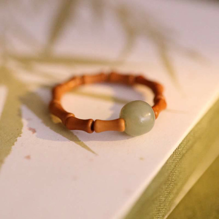 Anillo de suerte de prosperidad de bambú con cuentas de jade hetiano