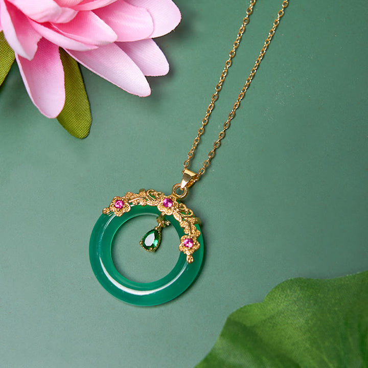 Colgante de collar de fuerza con diseño de hebilla de paz de Calcedonia verde con Buddha Stones