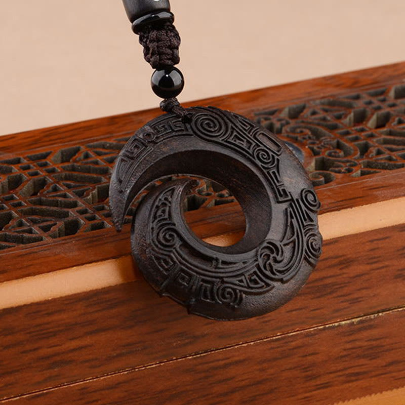 Buddha Stones, hoja pequeña, sándalo rojo, madera de ébano, la suerte mejora el diseño, colgante de collar de protección