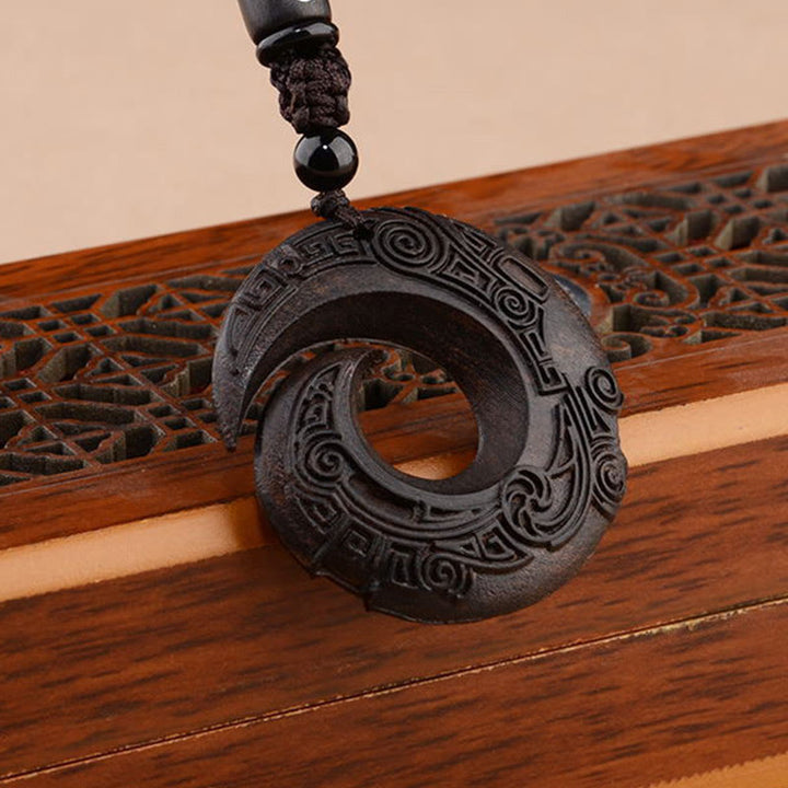 Buddha Stones, hoja pequeña, sándalo rojo, madera de ébano, la suerte mejora el diseño, colgante de collar de protección