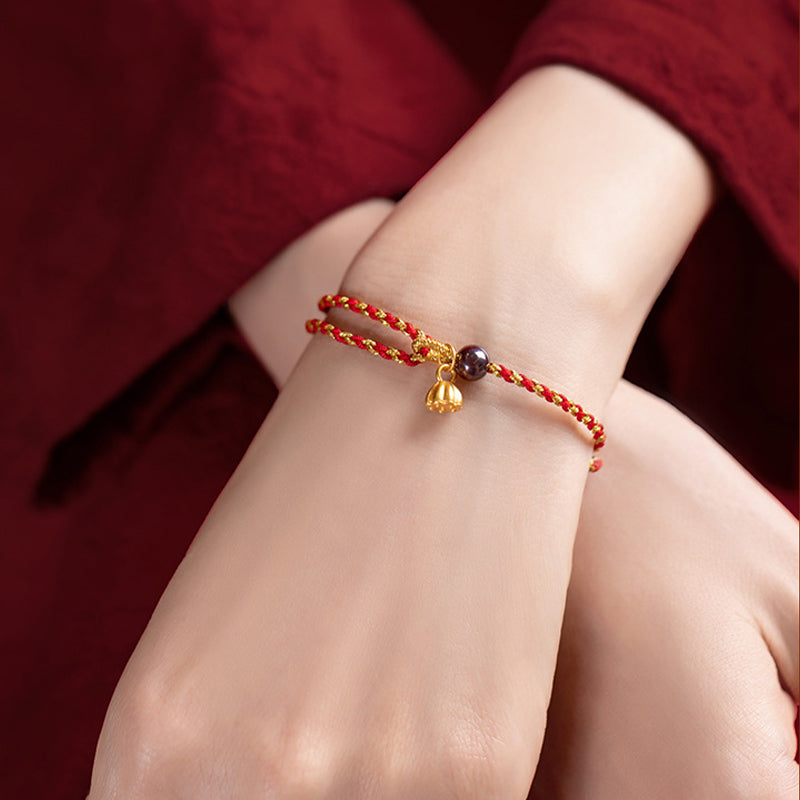 Pulsera trenzada con dije de paz y alegría de loto de cuerda de oro rojo hecha a mano con Buddha Stones