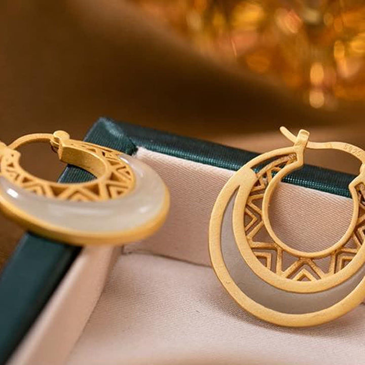 Pendientes colgantes de prosperidad de jade con luna creciente y Buddha Stones