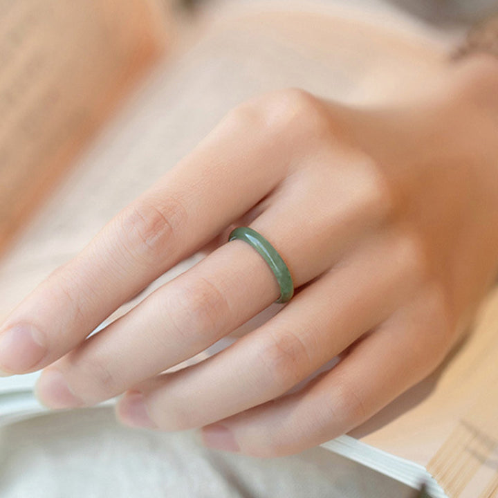 Anillo de abundancia de prosperidad de jade natural con Buddha Stones