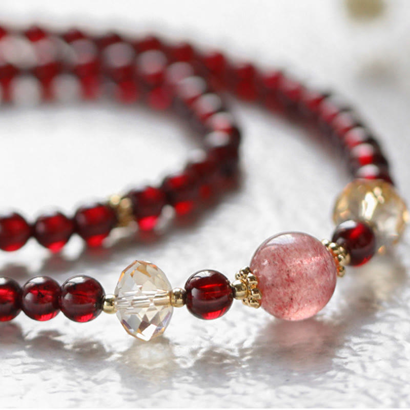 Pulsera de doble vuelta con estabilidad de cuarzo fresa y granate natural chapada en oro de 14 quilates con Buddha Stones