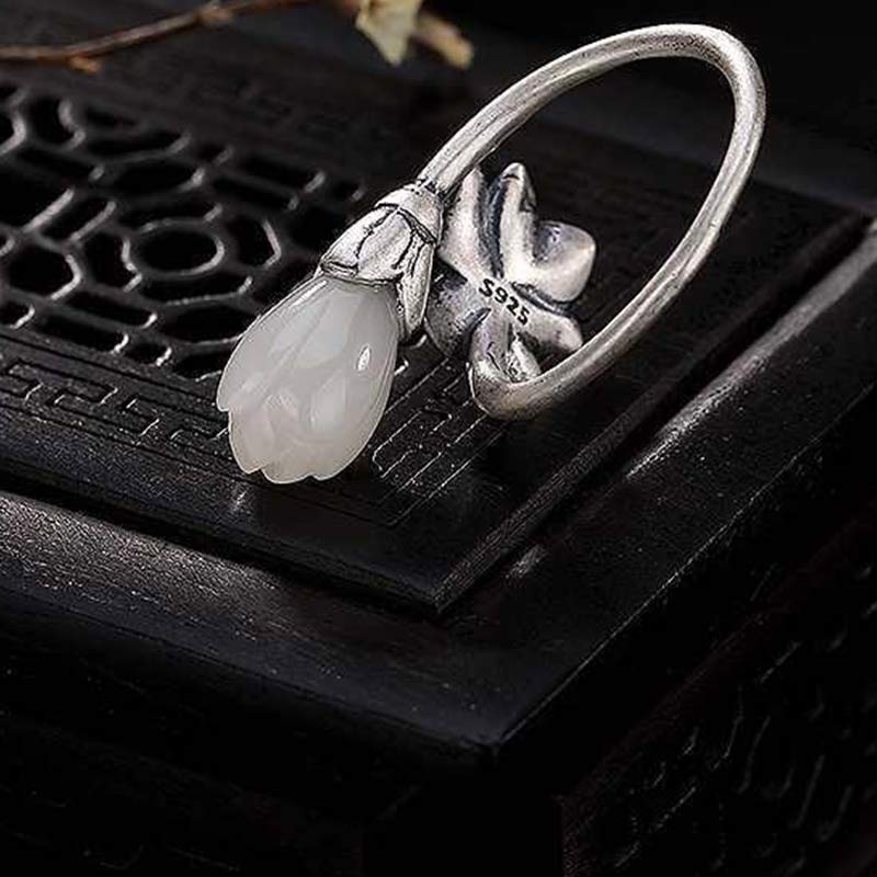 Anillo ajustable curativo con equilibrio de cobre y loto de Jade y Buddha Stones