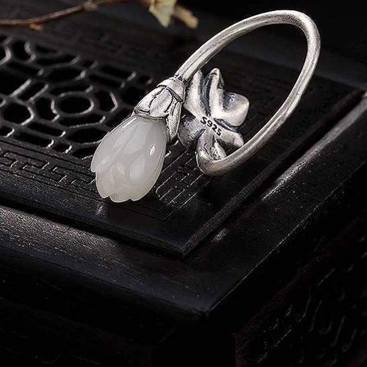 Anillo ajustable curativo con equilibrio de cobre y loto de Jade y Buddha Stones