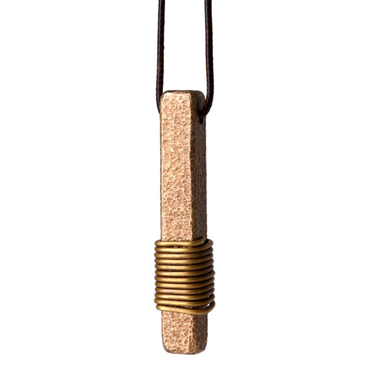 Colgante de collar de riqueza de cobre con diseño texturizado vintage de Buddha Stones