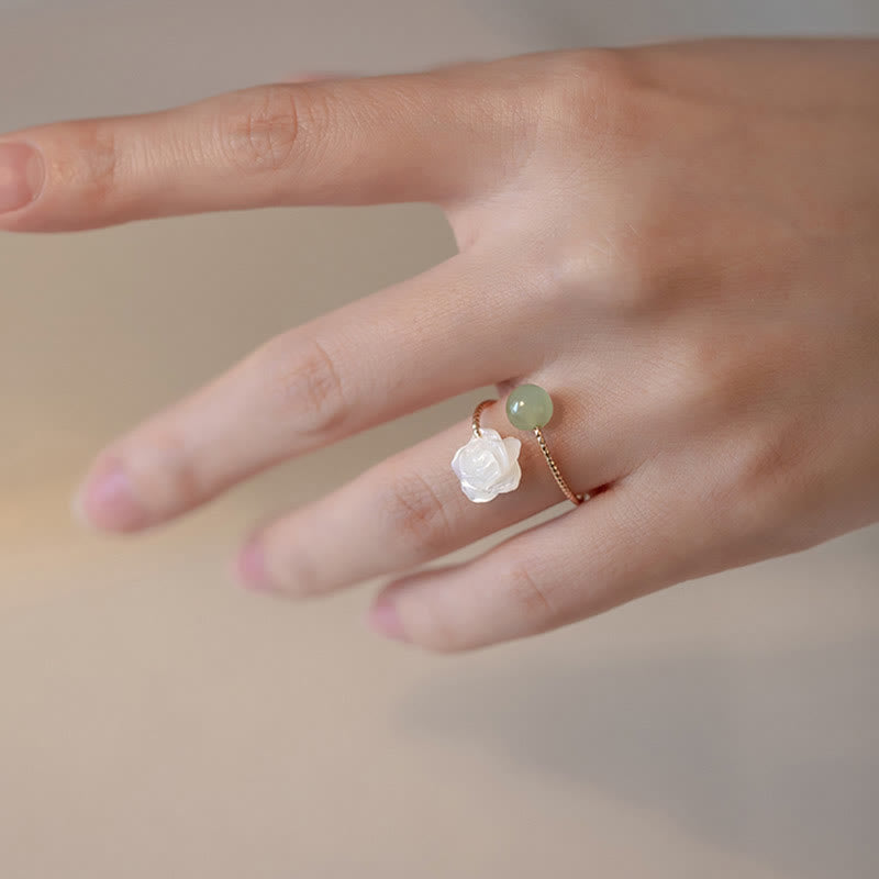 Buddha Stones Anillo de bendición con cuentas de jade, piedra tridacna chapada en oro de 14 quilates, flor rosa