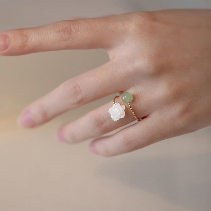 Buddha Stones Anillo de bendición con cuentas de jade, piedra tridacna chapada en oro de 14 quilates, flor rosa