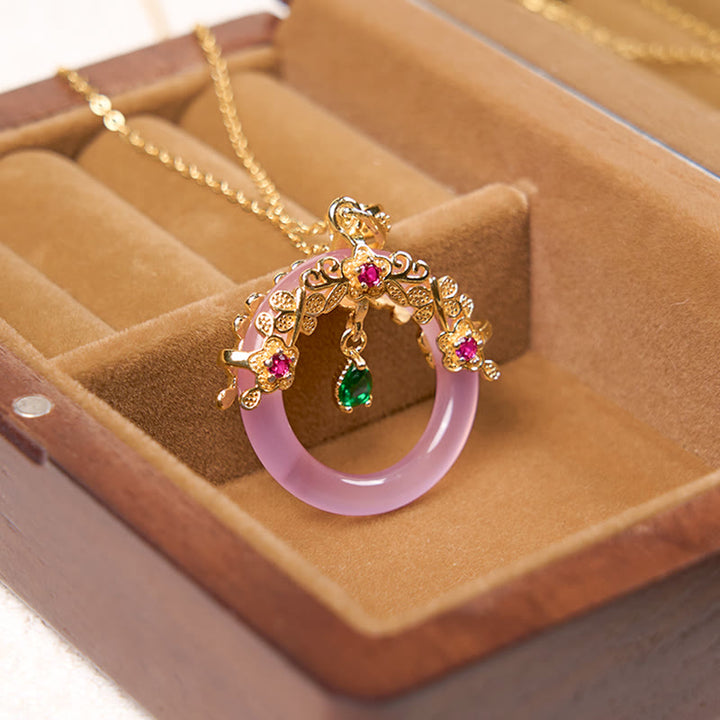 Colgante de collar de fuerza con diseño de hebilla de paz de Calcedonia verde con Buddha Stones