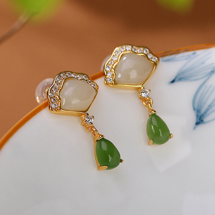 Pendientes colgantes de suerte con diseño de gota de agua y abanico de jade blanco con Buddha Stones