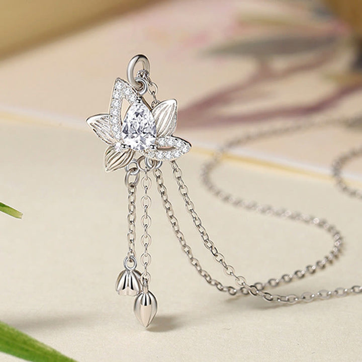 Colgante de collar con iluminación de circonita de loto de plata de ley 925 con Buddha Stones