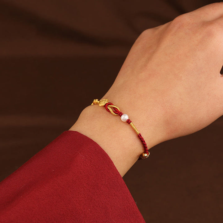 Pulsera trenzada de la suerte con perlas de conejo y mango de Ruyi del deseo de oro de 24 quilates con Buddha Stones