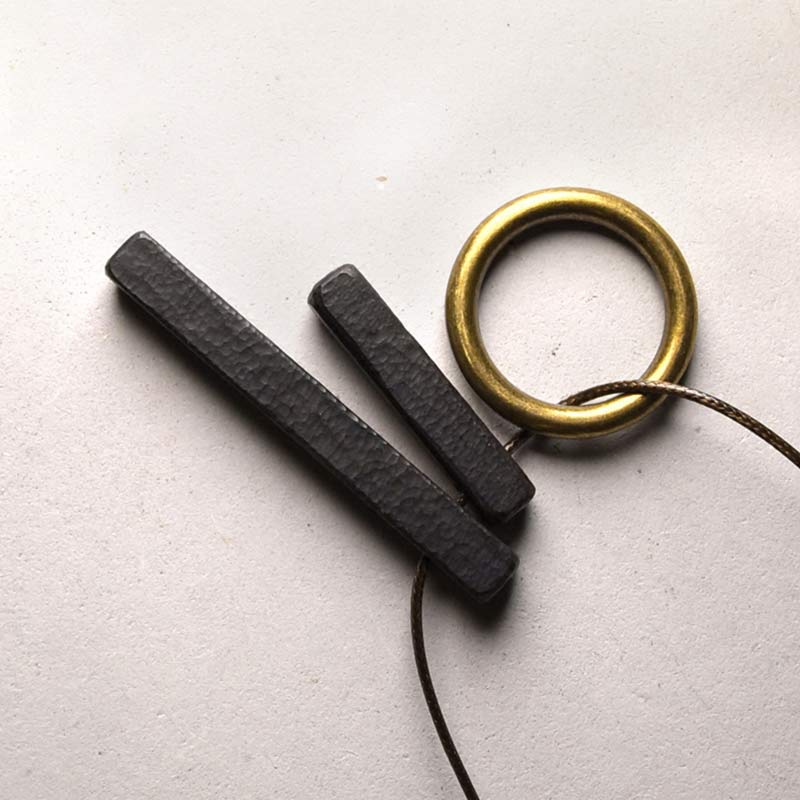 Colgante de collar con iluminación de madera de ébano con círculo Zen de Buddha Stones - Madera de ébano - image 1