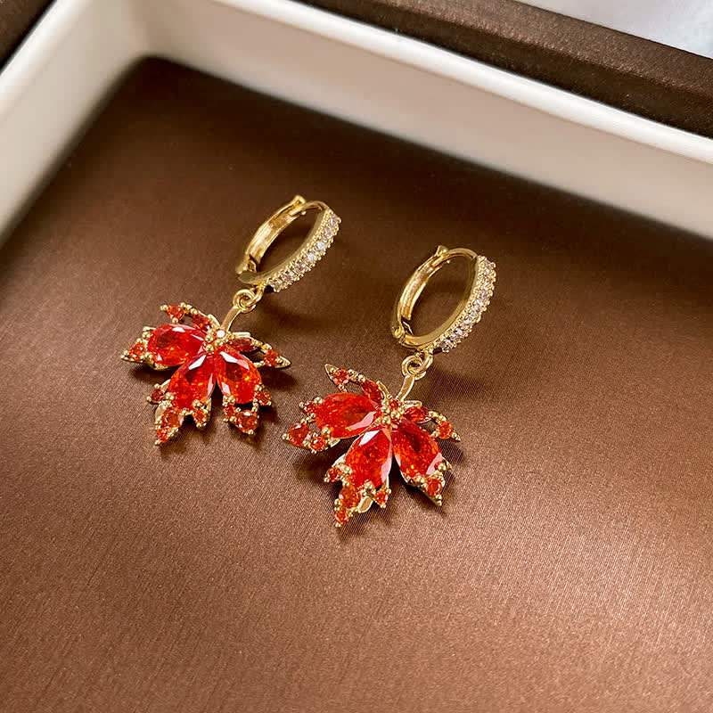 Pendientes de anillo con colgante de collar de suerte con circonitas de hoja de arce de Buddha Stones