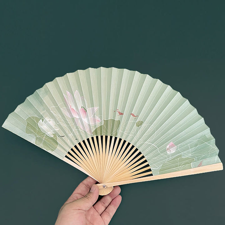 Abanico plegable de bambú con Buddha Stones, flores de loto, hojas, peces Koi, papel de mano