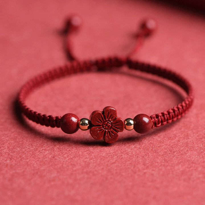 Pulsera de hilo rojo con Buddha Stones, trébol de cuatro hojas, flor de cinco pétalos, bendición de cinabrio