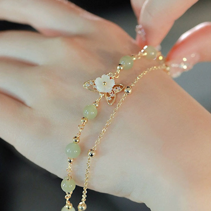 Buddha Stones Pulsera de la Suerte de Doble Capa con Flor de Piedra Tridacna y Mariposa de Jade chapada en Oro de 14 Quilates