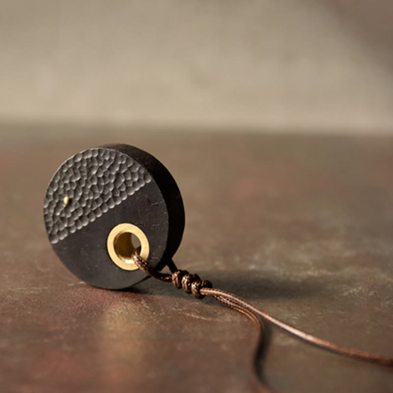 Collar con colgante de la paz de latón y cobre, hecho a mano, con Buddha Stones redondas de madera de ébano - image 4