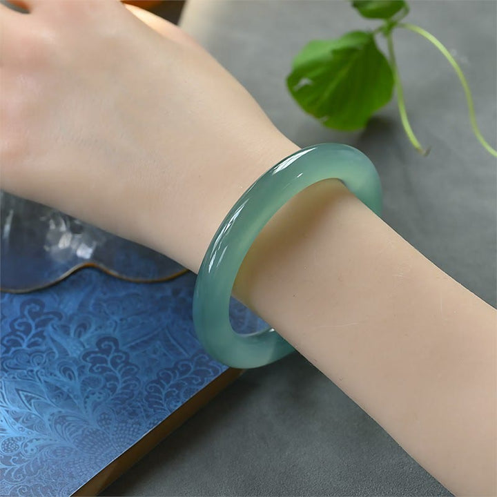 Brazalete de fuerza de calcedonia verde natural con Buddha Stones