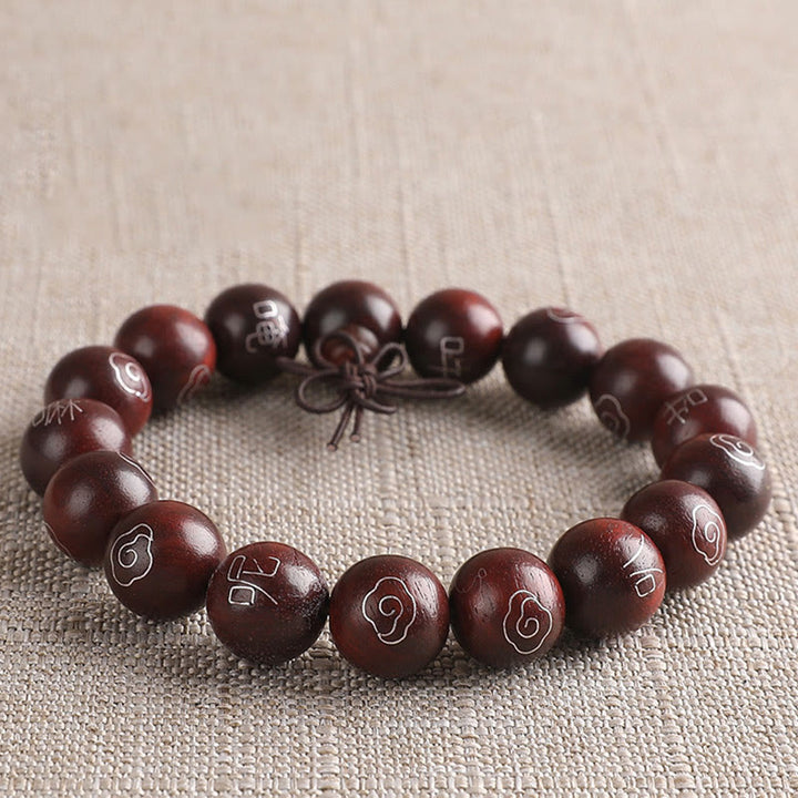 Pulsera de protección de nubes auspiciosas con carácter Om Mani Padme Hum de sándalo rojo de hoja pequeña con incrustaciones de plata de ley 925 con Buddha Stones