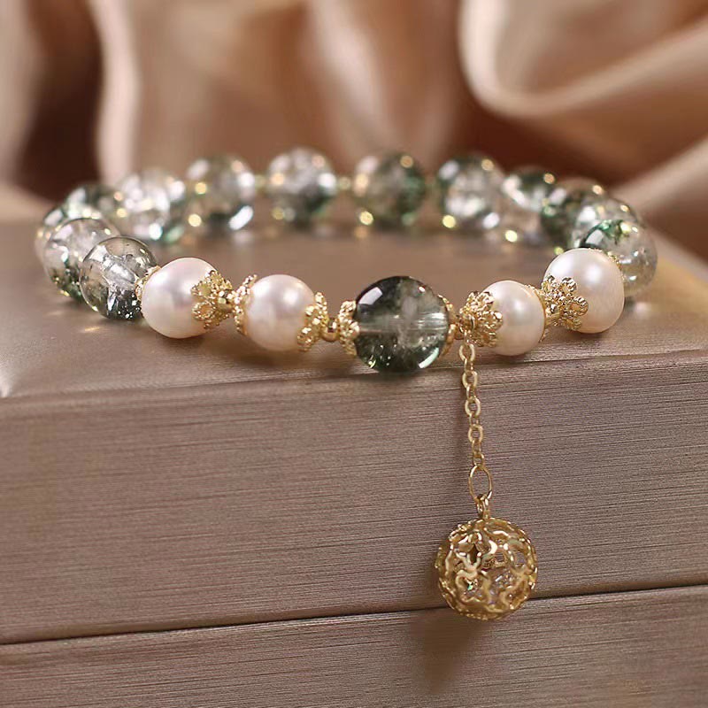 Pulsera con dijes de autoaceptación de perlas fantasma verdes