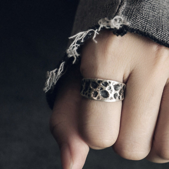 Anillo de protección con diseño de textura de protuberancia de plata de ley 925