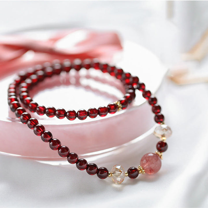Pulsera de doble vuelta con estabilidad de cuarzo fresa y granate natural chapada en oro de 14 quilates con Buddha Stones