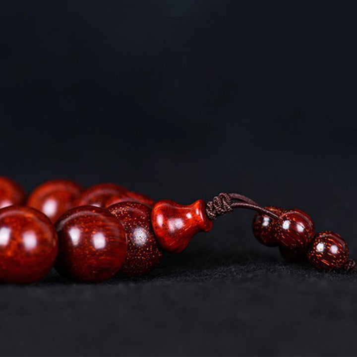 Pulsera de equilibrio de sándalo rojo con hoja pequeña tibetana de Buddha Stones