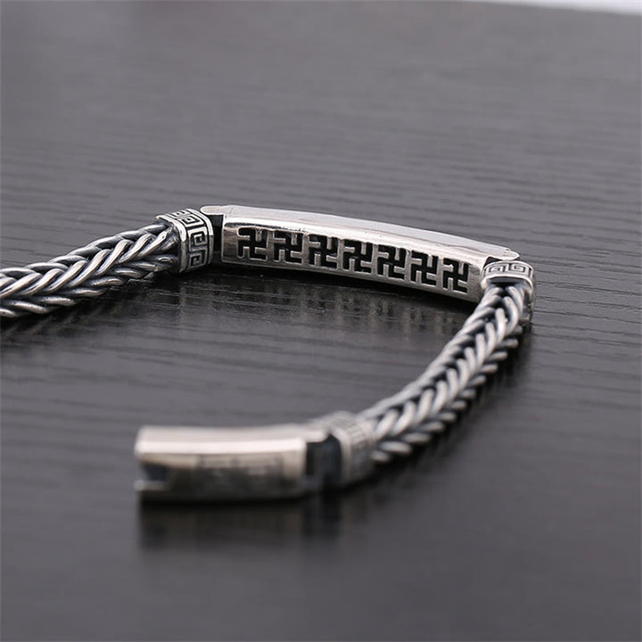 Pulsera de la suerte grabada con patrón de esvástica