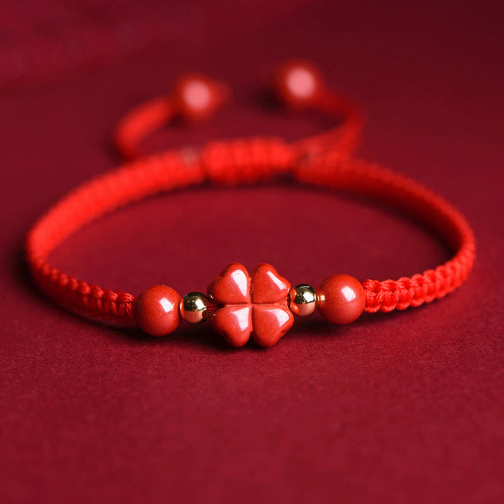 Pulsera de hilo rojo con Buddha Stones, trébol de cuatro hojas, flor de cinco pétalos, bendición de cinabrio